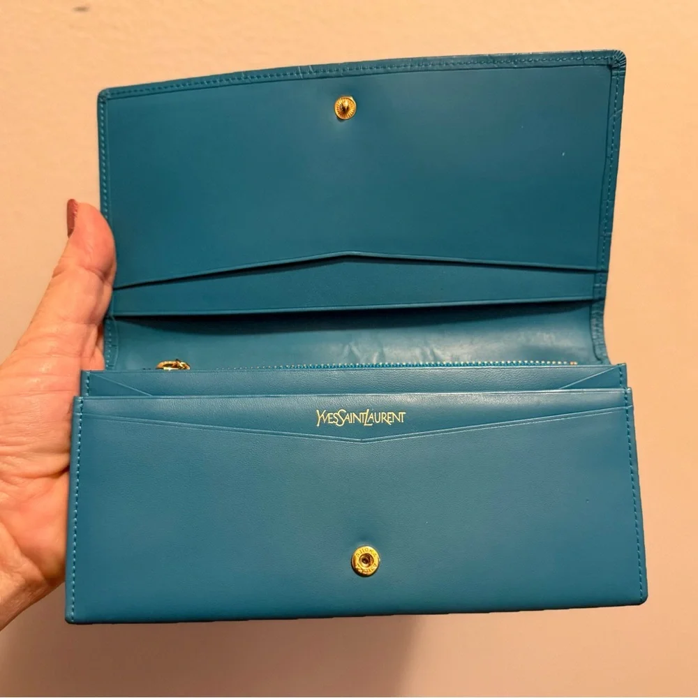 🔥SOLD🔥STUNNING 🤩 Yves Saint Laurent Embossed Leather Wallet ✨ - Picture 3 of 16